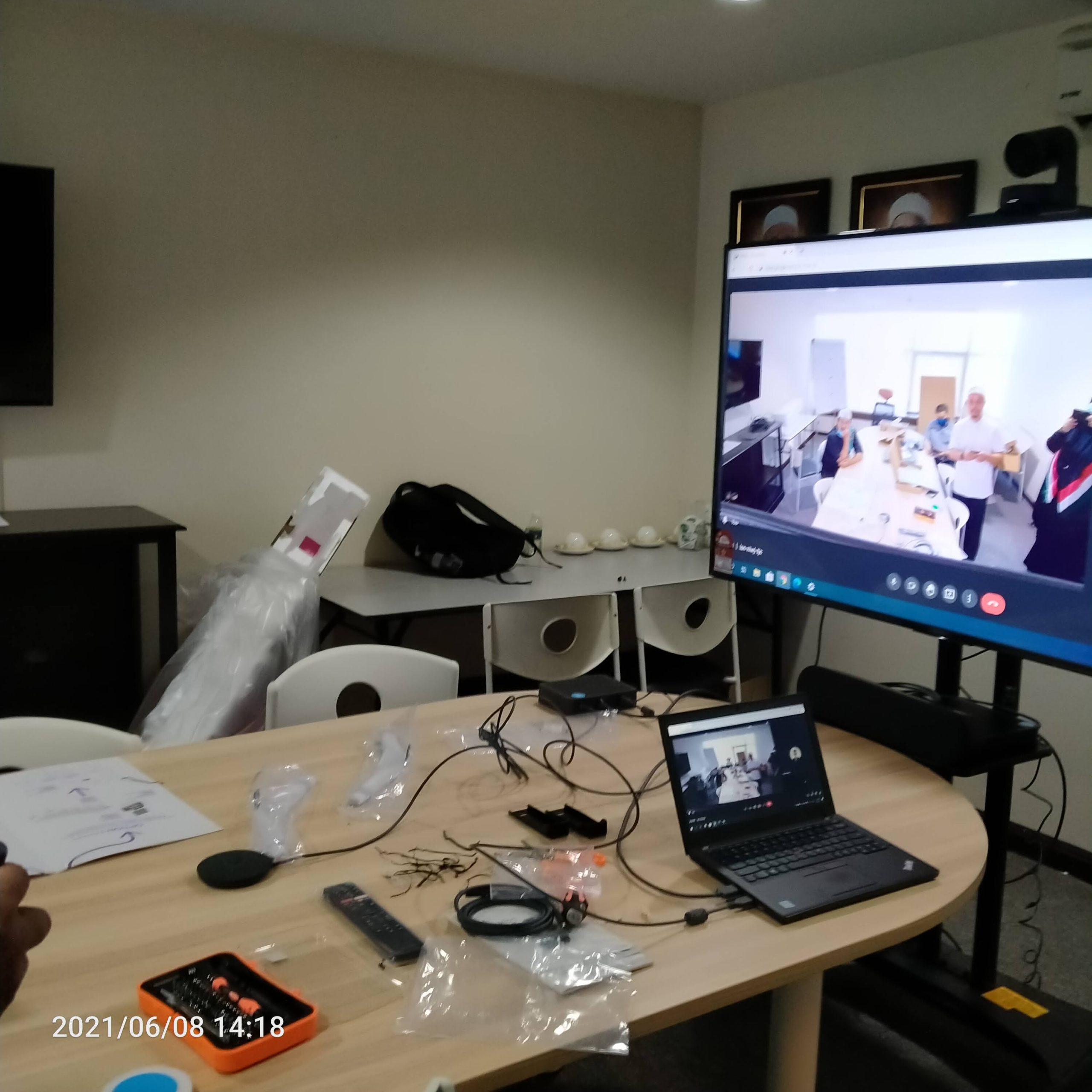 Setup bilik mesyuarat hybrid siap, 8 Jun 2021